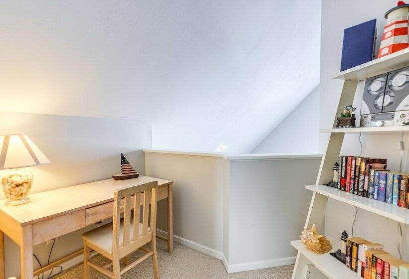 Welcoming Port Clinton Home W/ Private Deck!