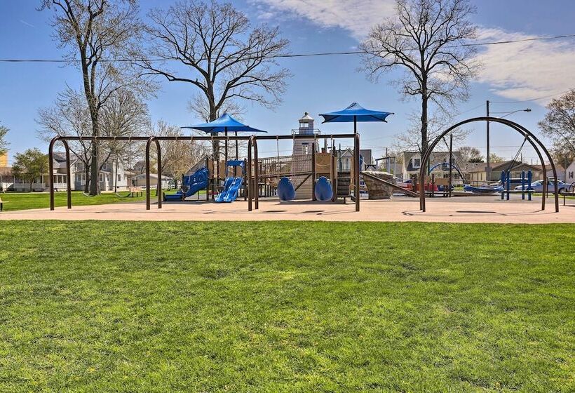 Welcoming Port Clinton Home W/ Private Deck!