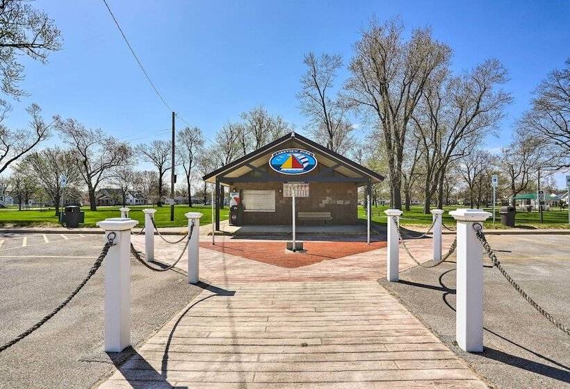 Welcoming Port Clinton Home W/ Private Deck!