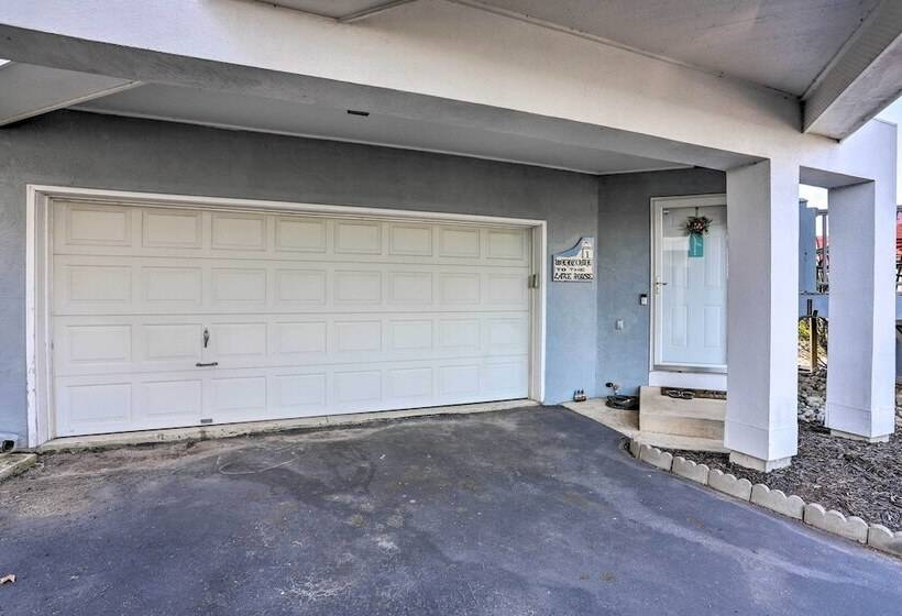 Welcoming Port Clinton Home W/ Private Deck!