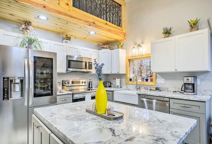 Welcoming Townsend Cabin: Hike, Fish & Relax!