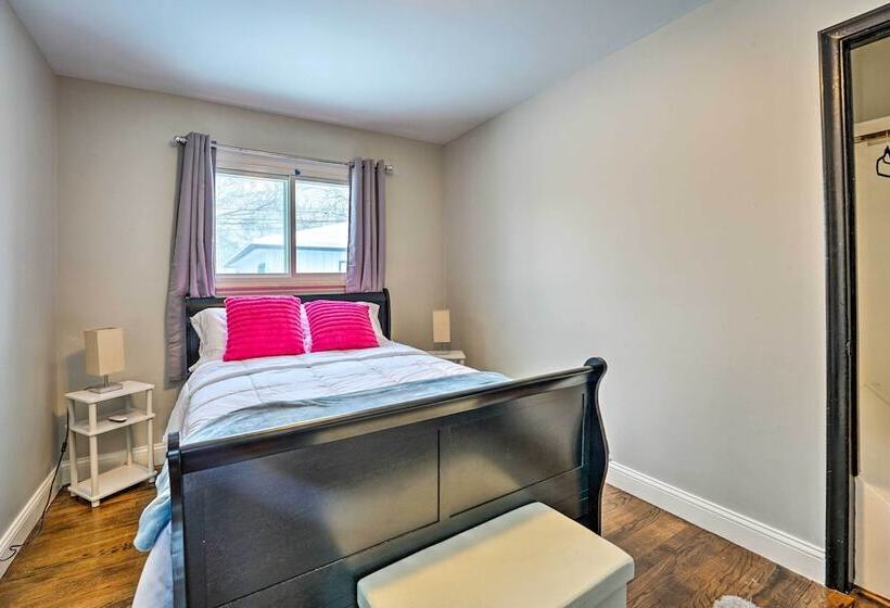 Westland Home ~ 20 Mi To Downtown Detroit!