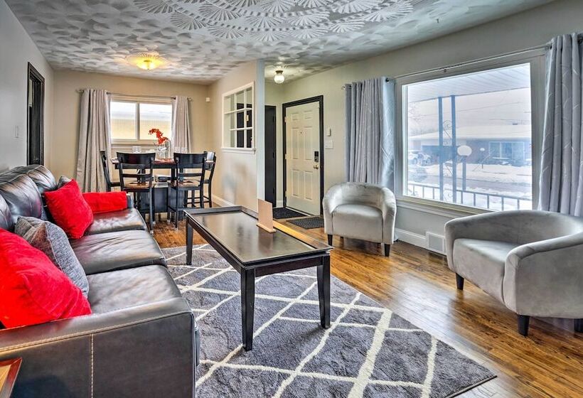 Westland Home ~ 20 Mi To Downtown Detroit!