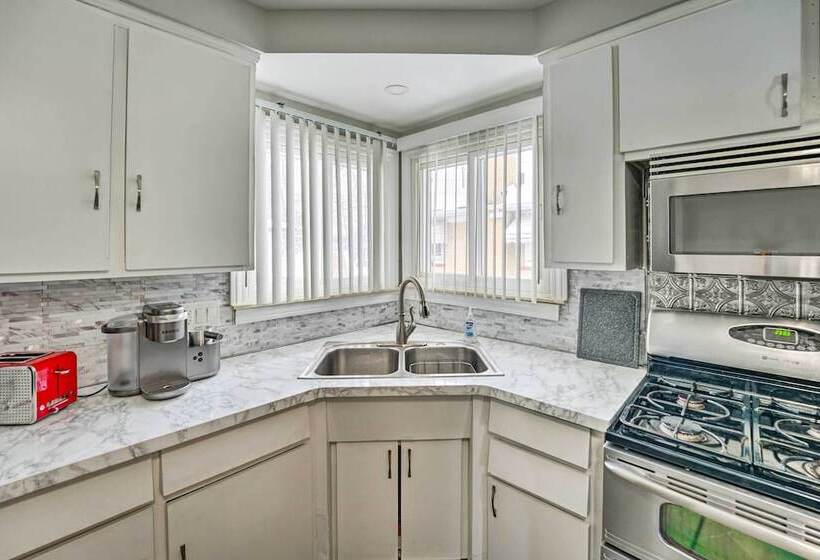 Westland Home ~ 20 Mi To Downtown Detroit!