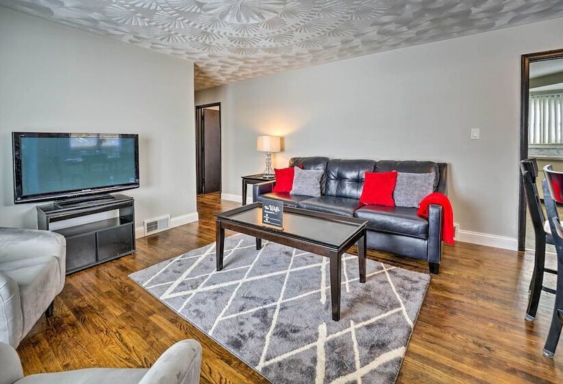 Westland Home ~ 20 Mi To Downtown Detroit!