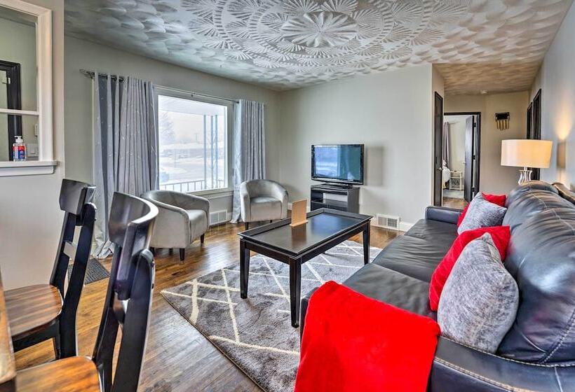 Westland Home ~ 20 Mi To Downtown Detroit!