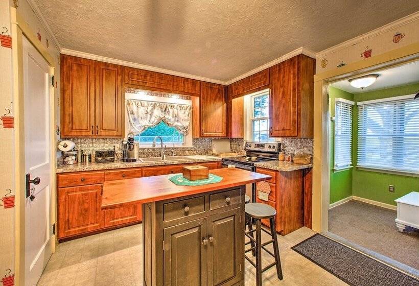 Whimsical Lancaster House W/porch, Near Amish Farm