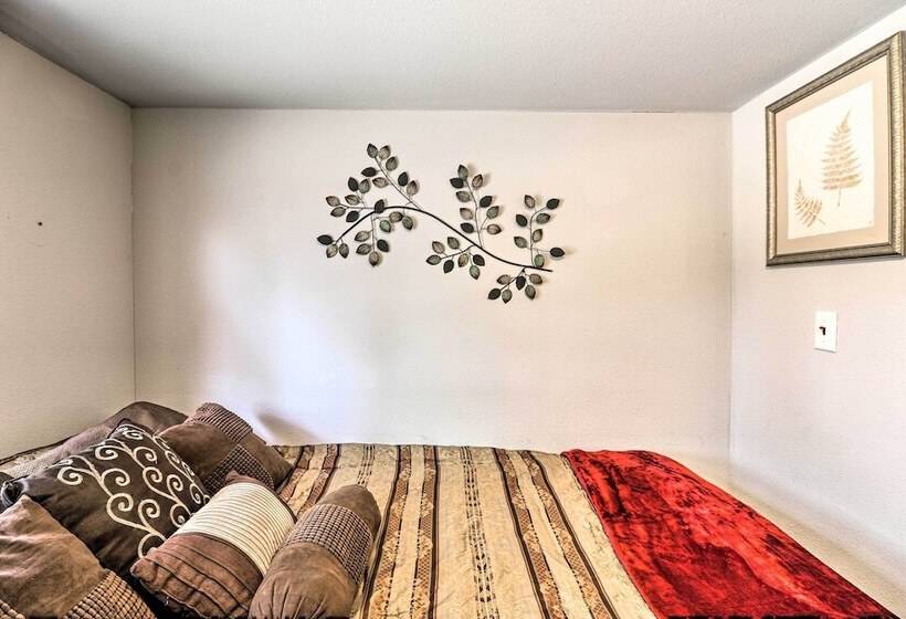 Wilderness Glamping: Eureka Tiny Home W/ Hot Tub!