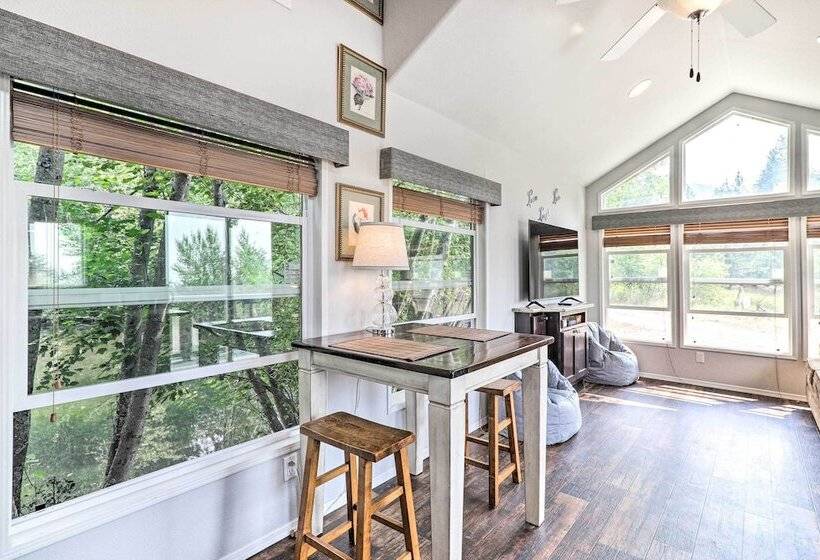 Wilderness Glamping: Eureka Tiny Home W/ Hot Tub!