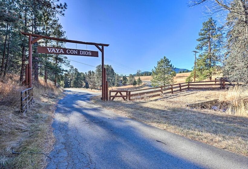 Wildmanor Ranch  Near Red Rocks W/ Hot Tub!