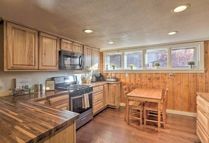 Wildmanor Ranch  Near Red Rocks W/ Hot Tub!