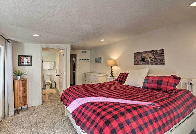 Wildmanor Ranch  Near Red Rocks W/ Hot Tub!