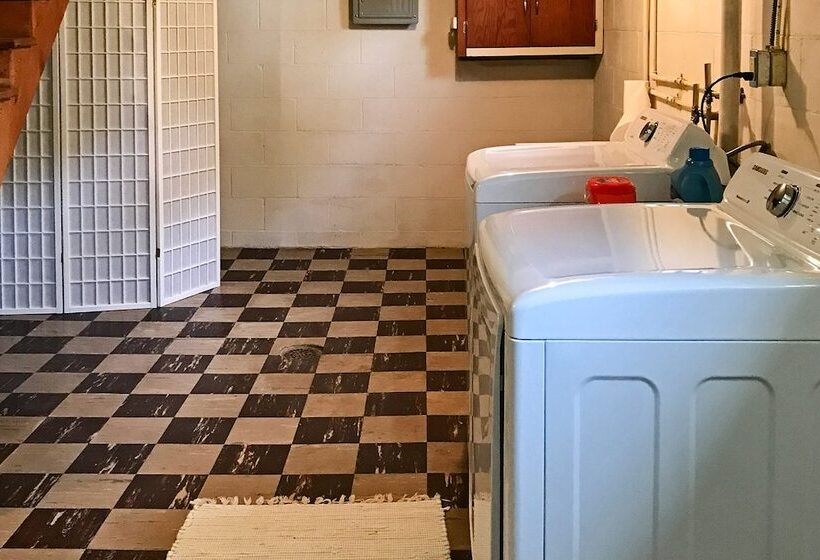 Williams Bay Retreat: Walk To Lake Geneva & Town!