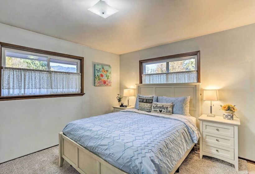 Willow Creek Hideaway W/ Deck, 1 Mi To River!