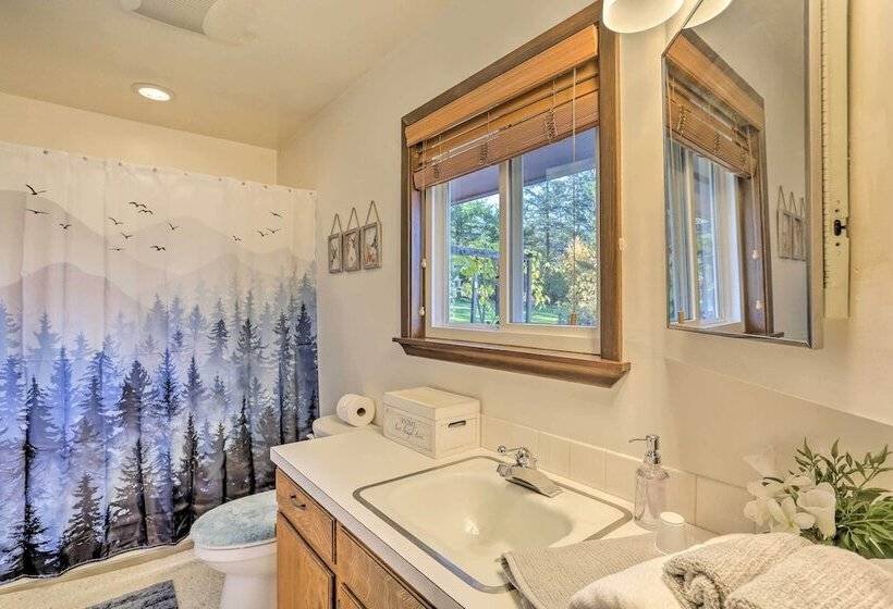 Willow Creek Hideaway W/ Deck, 1 Mi To River!