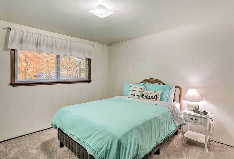 Willow Creek Hideaway W/ Deck, 1 Mi To River!