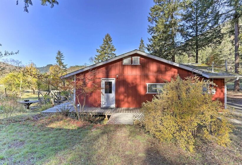 Willow Creek Hideaway W/ Deck, 1 Mi To River!