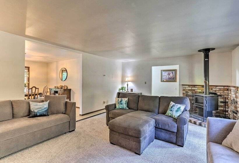 Willow Creek Hideaway W/ Deck, 1 Mi To River!