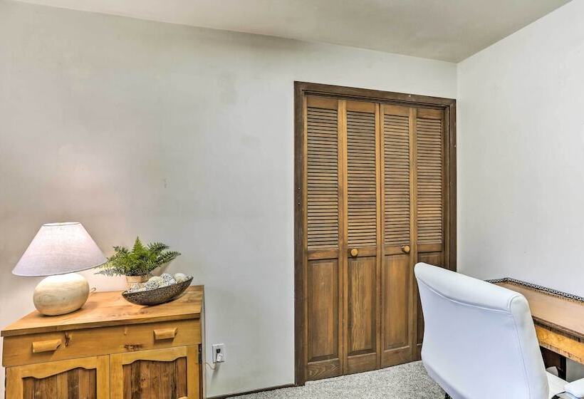 Willow Creek Hideaway W/ Deck, 1 Mi To River!