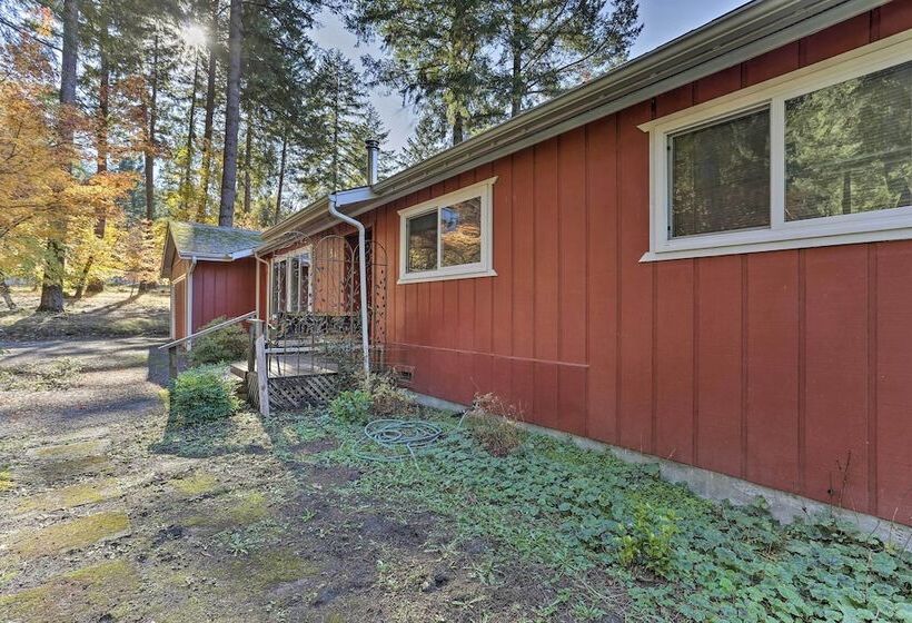 Willow Creek Hideaway W/ Deck, 1 Mi To River!