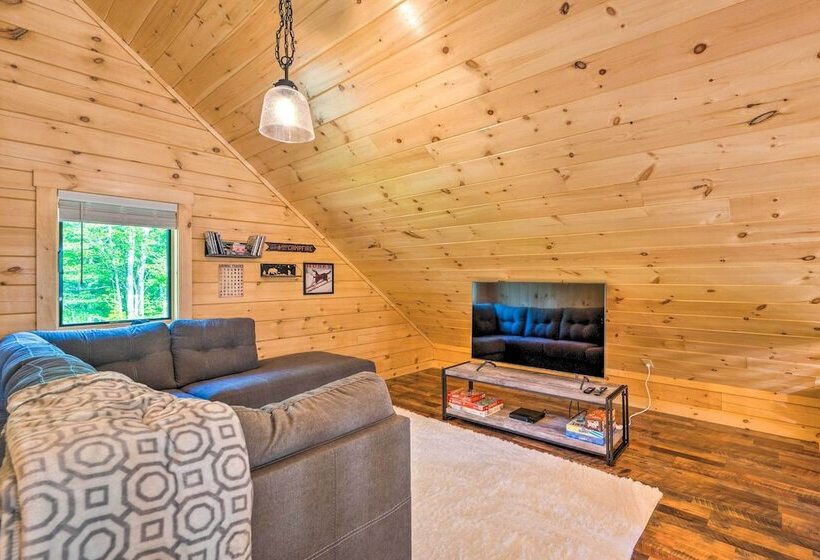 Peaceful North Haverhill Haven W/ Wood Fire Pit