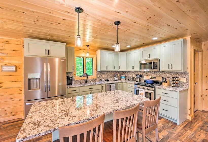 Peaceful North Haverhill Haven W/ Wood Fire Pit