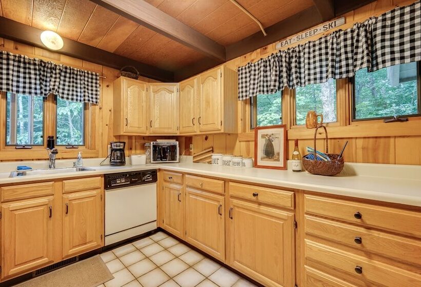 Woodsy Cabin W/ Fire Pit ~ 8 Mi To Mount Snow