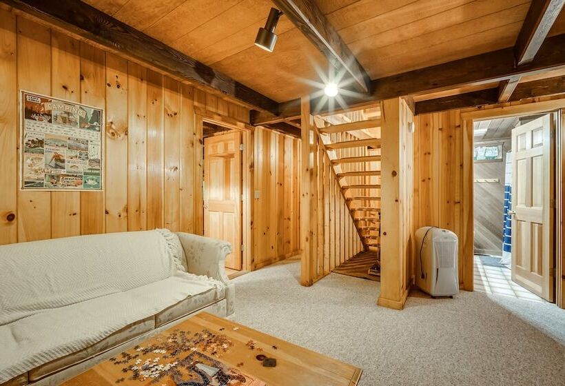 Woodsy Cabin W/ Fire Pit ~ 8 Mi To Mount Snow