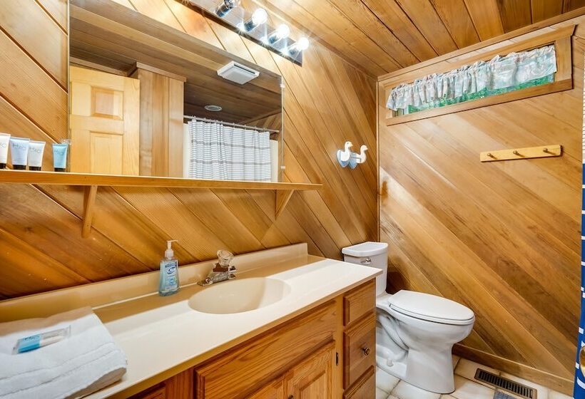 Woodsy Cabin W/ Fire Pit ~ 8 Mi To Mount Snow