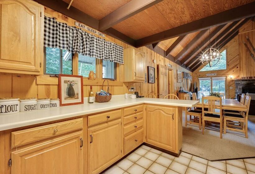 Woodsy Cabin W/ Fire Pit ~ 8 Mi To Mount Snow