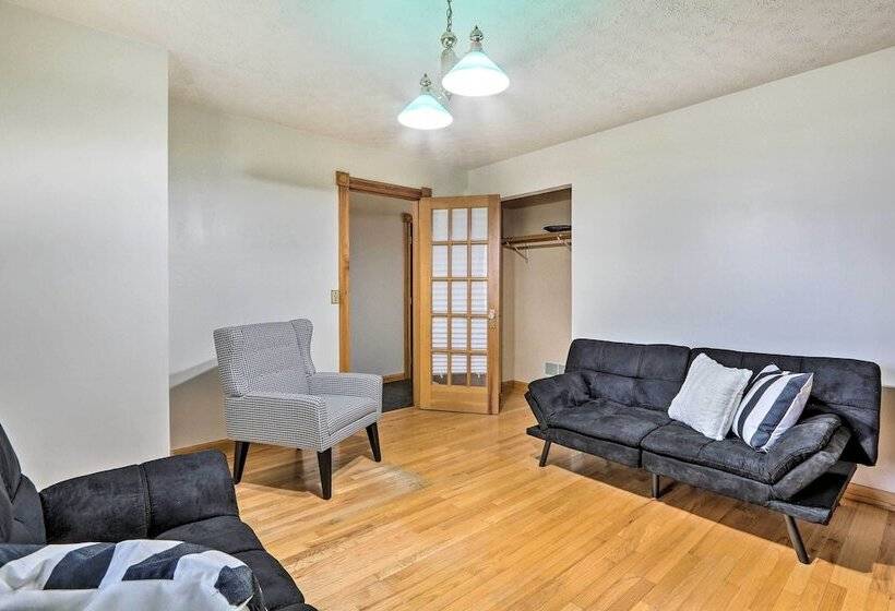 5 Acre Vacation Home W/ Woods & Hiking Ground