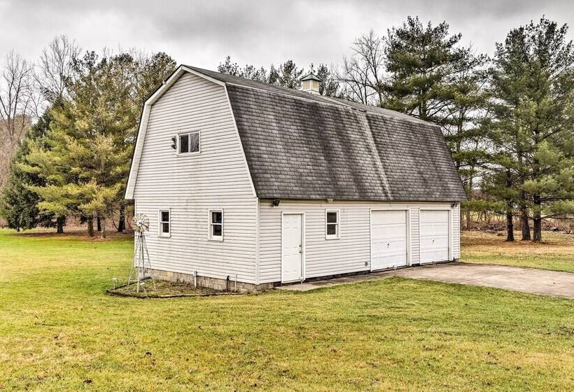 5 Acre Vacation Home W/ Woods & Hiking Ground