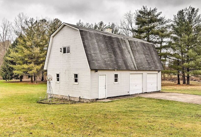 5 Acre Vacation Home W/ Woods & Hiking Ground