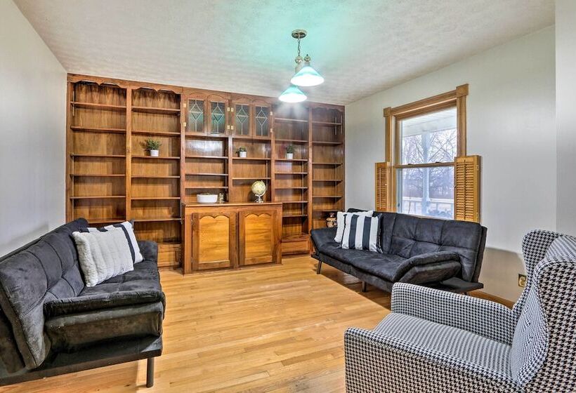 5 Acre Vacation Home W/ Woods & Hiking Ground