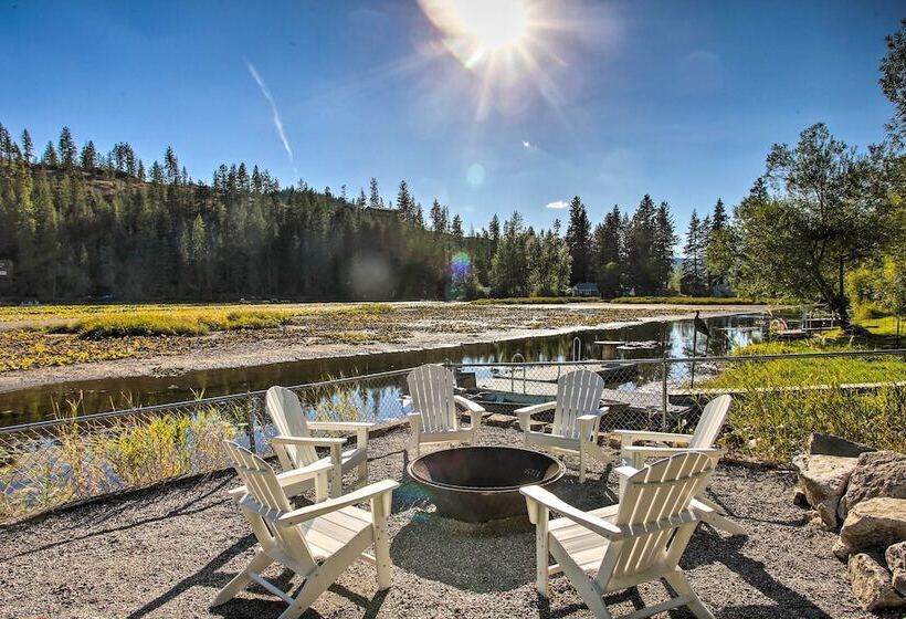 A Contemporary Dream: Lakefront Rathdrum Oasis!