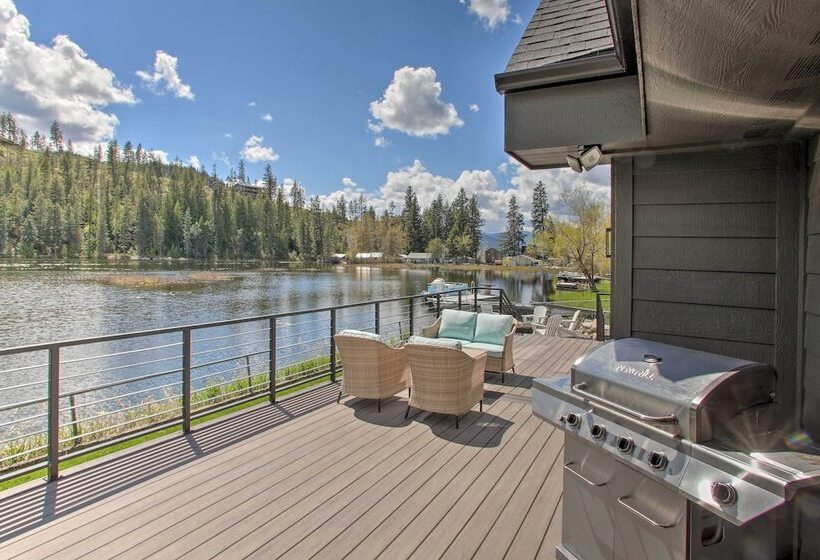 A Contemporary Dream: Lakefront Rathdrum Oasis!