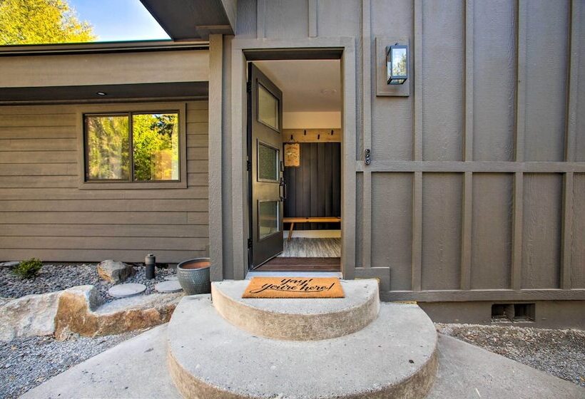 A Contemporary Dream: Lakefront Rathdrum Oasis!