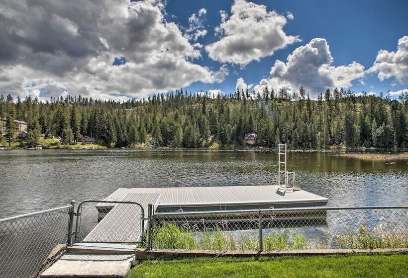 A Contemporary Dream: Lakefront Rathdrum Oasis!