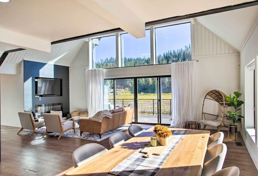 A Contemporary Dream: Lakefront Rathdrum Oasis!