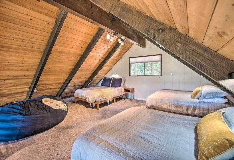 Alpine Retreat W/ Hot Tub & Mountain Views!