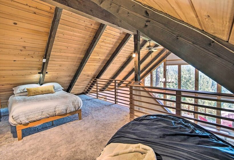 Alpine Retreat W/ Hot Tub & Mountain Views!