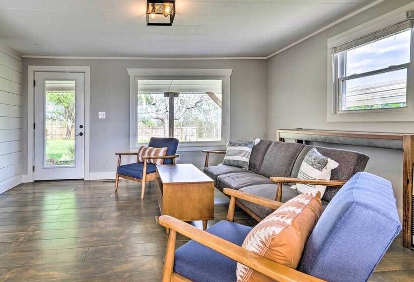 Amenity Packed Nebo Oasis W/ Deck & Mtn Views