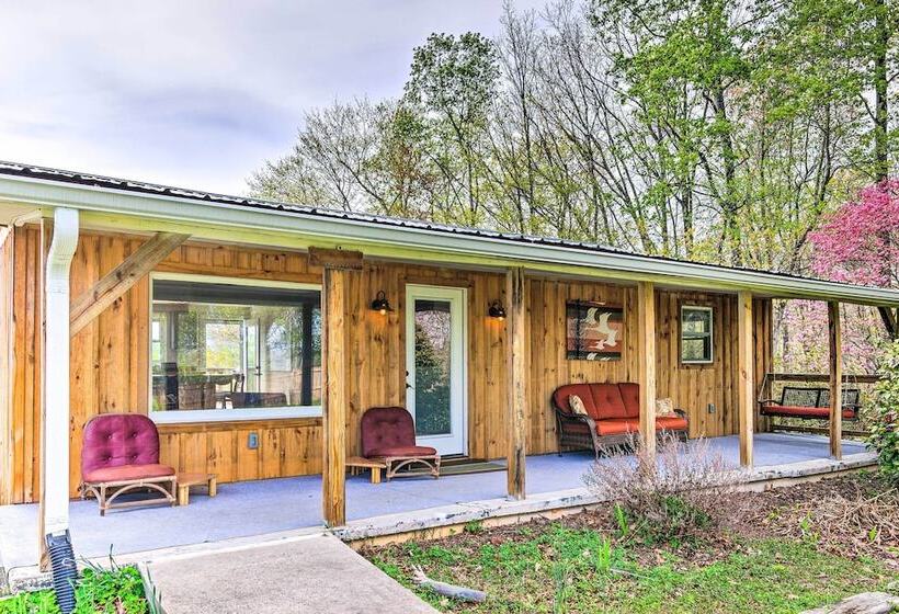 Amenity Packed Nebo Oasis W/ Deck & Mtn Views