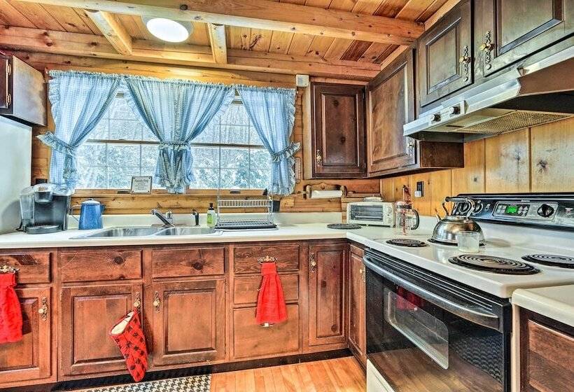 Andover Cabin Retreat W/ Hot Tub & Fireplace!