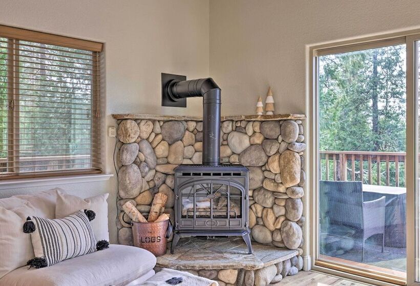 Near Hiking + Wineries: Arnold Cabin W/ Deck!