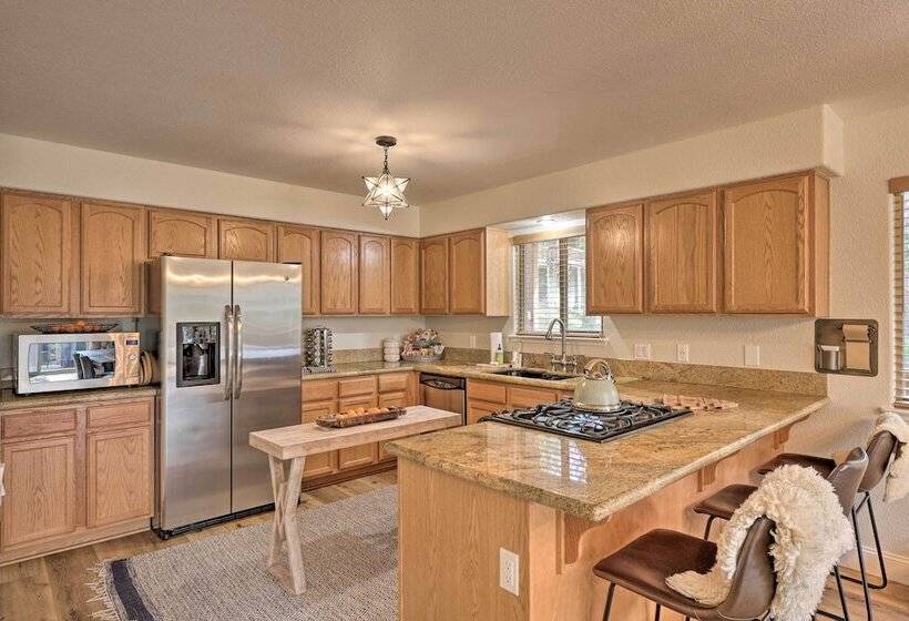 Near Hiking + Wineries: Arnold Cabin W/ Deck!