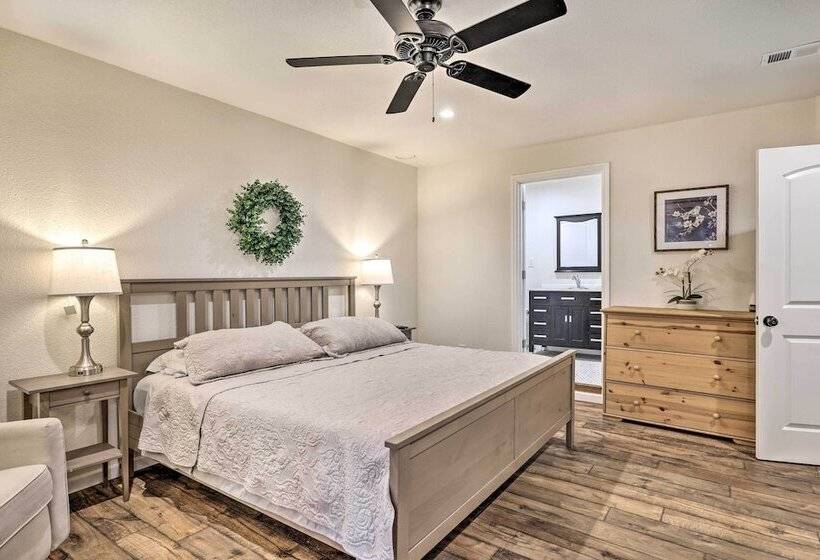 Private Hot Tub, Fire Pit + Swingset: Arnold Home