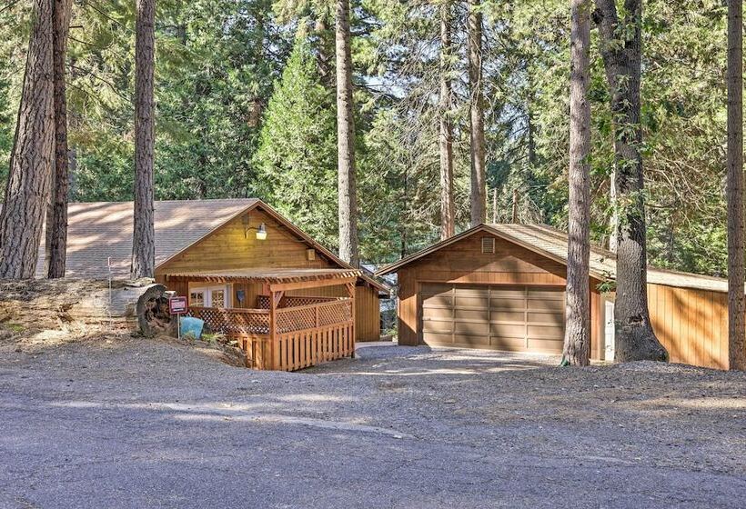 Private Hot Tub, Fire Pit + Swingset: Arnold Home