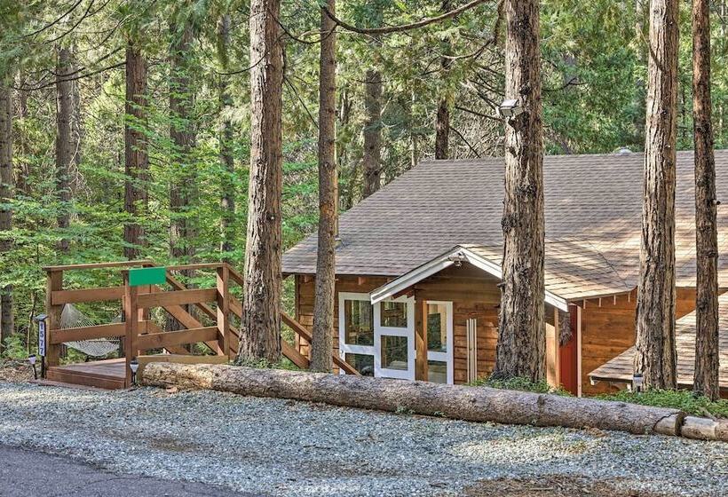 Private Hot Tub, Fire Pit + Swingset: Arnold Home