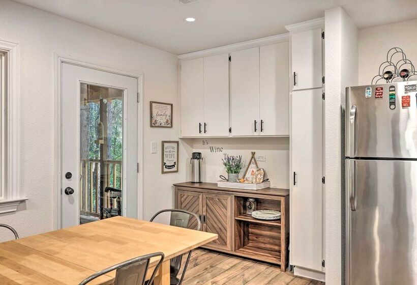 Private Hot Tub, Fire Pit + Swingset: Arnold Home